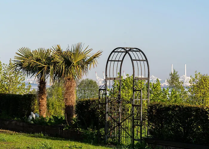 New & De Nage Honfleur